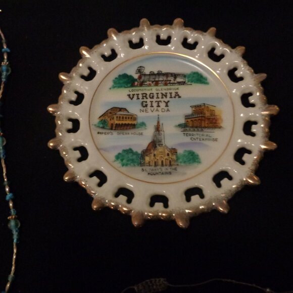 VINTAGE VIRGINA CITY NEVADA SM PLATE SILVER & BEADS NECK FISH NECK LOT - Picture 2 of 8